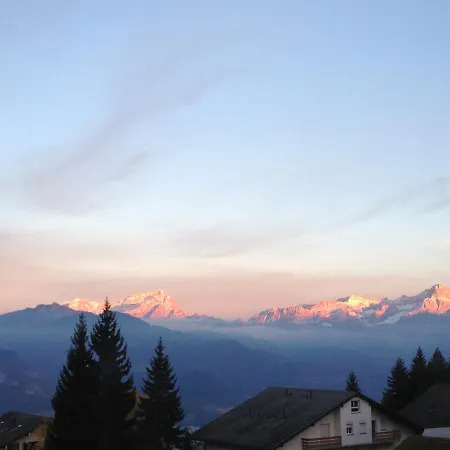 Romantic Chalet-style Flat With Mountain View Apartament