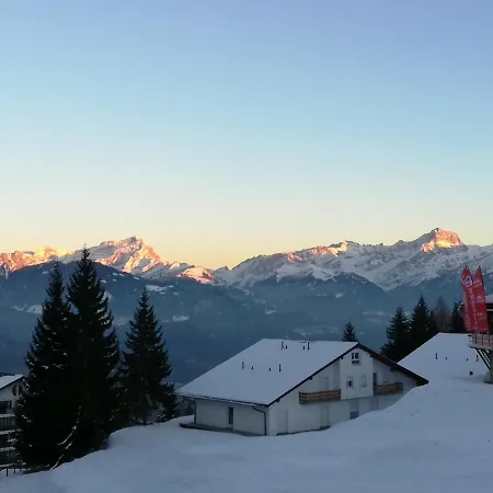 Romantic Chalet-style Flat With Mountain View Appartement