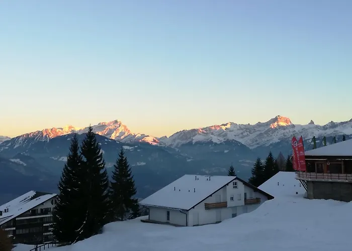 Romantic Chalet-style Flat With Mountain View Apartmán