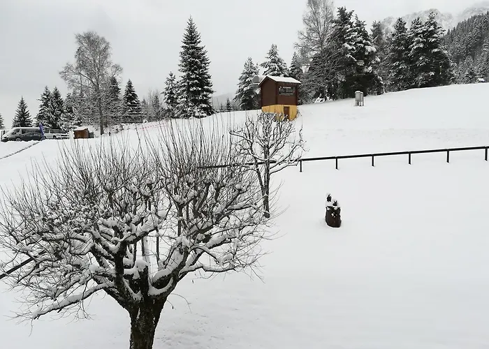 Romantic Chalet-style Flat With Mountain View Apartmán *