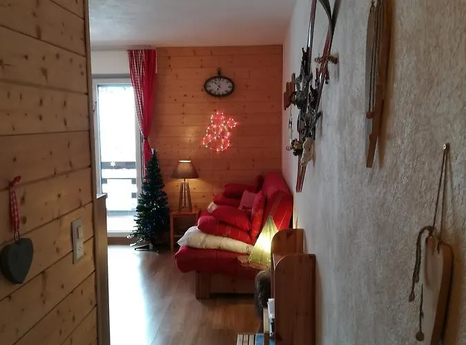 Romantic Chalet-style Flat With Mountain View Apartmán