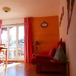 Romantic Chalet-style Flat With Mountain View Apartament