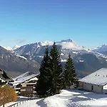 Romantic Chalet-style Flat With Mountain View Apartament *