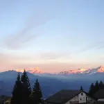 Romantic Chalet-style Flat With Mountain View Apartament