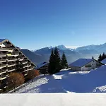 Romantic Chalet-style Flat With Mountain View Apartament *