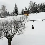 Romantic Chalet-style Flat With Mountain View Apartament *