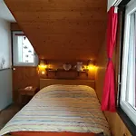 Daire Romantic Chalet-style Flat With Mountain View *